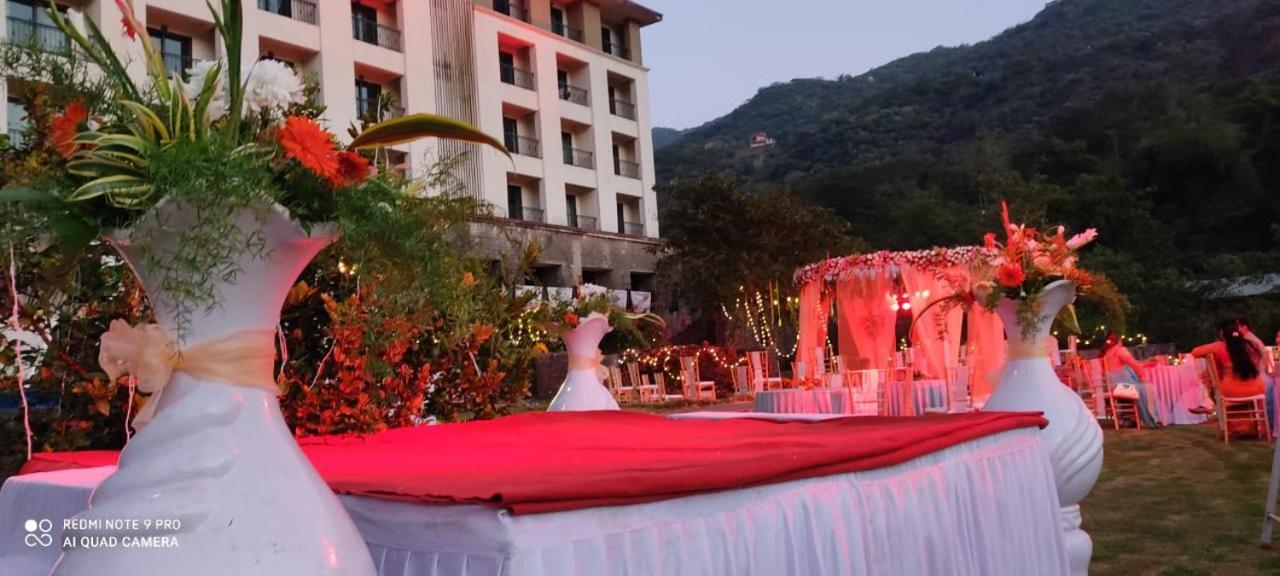 Celebration Lavasa Hotel Luaran gambar
